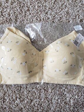 Daisy Bra front closure yellow wireless bra